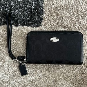 Coach wristlet wallet